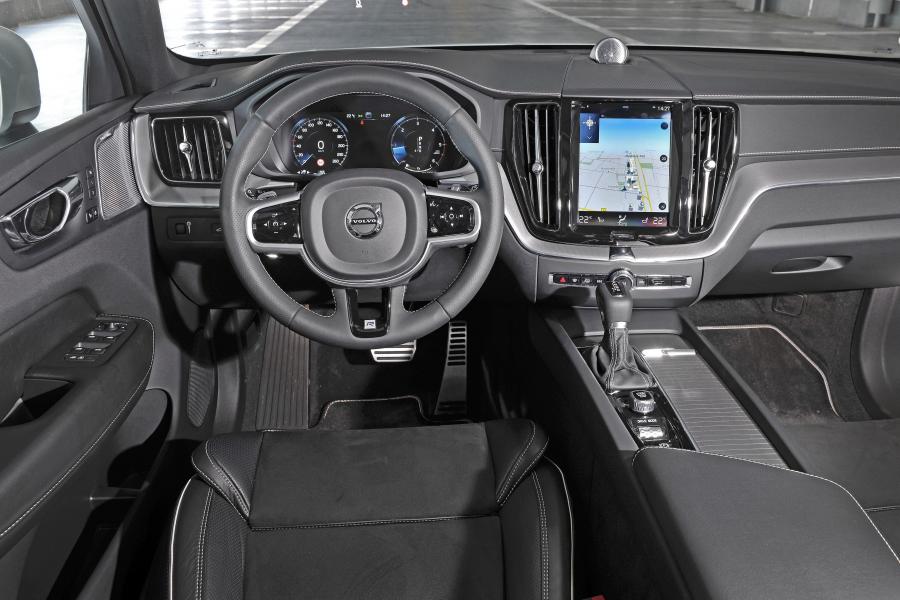 Торпедо Volvo XC60 D5 R-Design 2017 года  (WW) (фото 24 из 26)